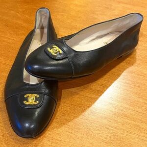 CHANEL butter soft black leather ballet flats loafers size 8
